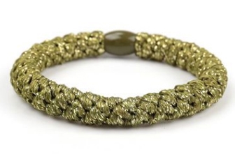 Flettet hårelastik i glitrende army grøn farve med en perle
